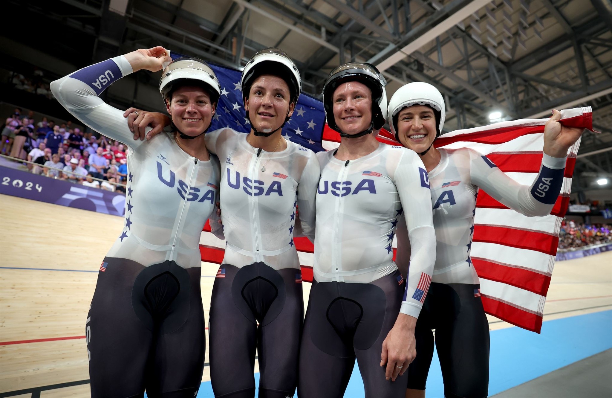 Team pursuit gold celebration